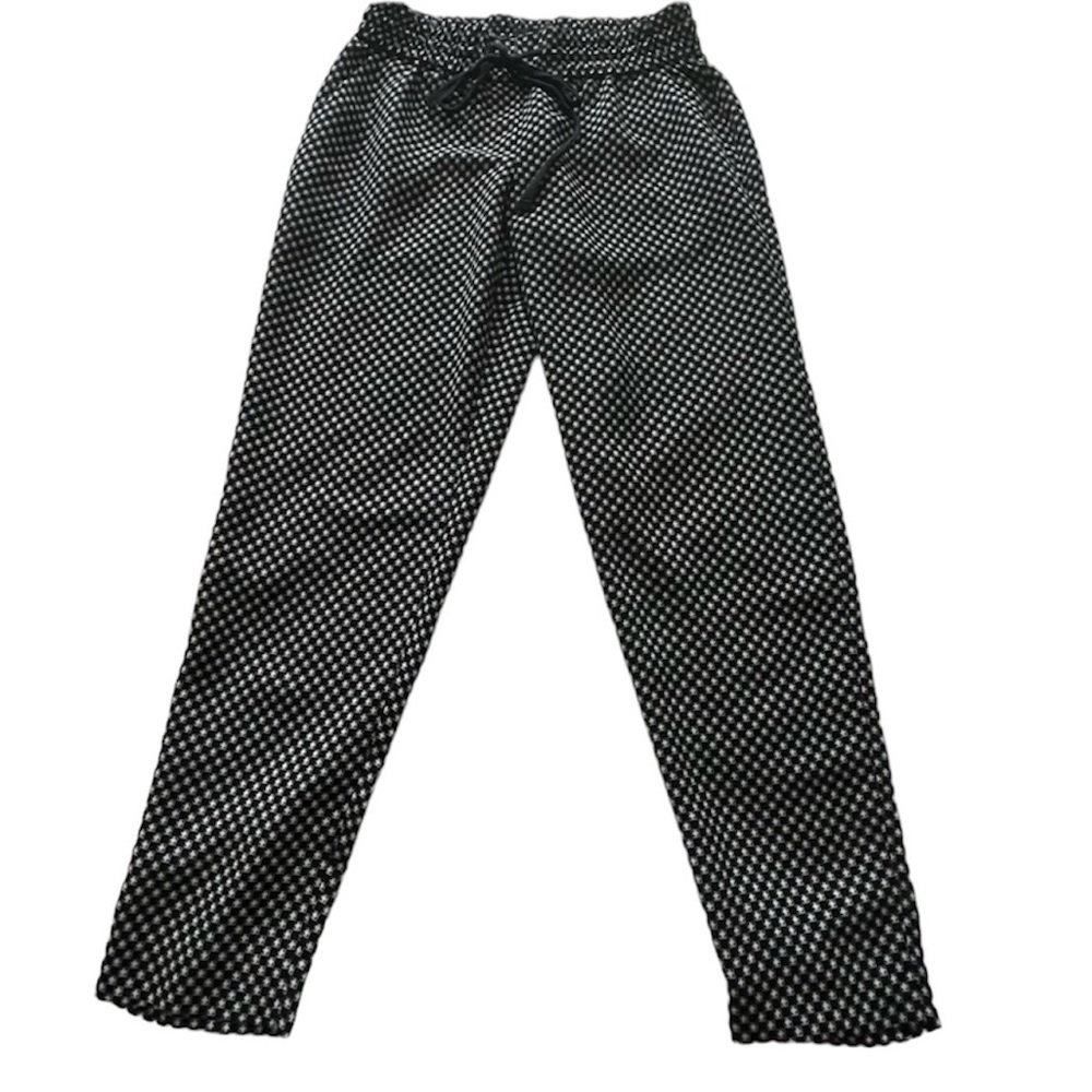 Ann Taylor lightweight capri pants. Black with white polka dots. Spring summer